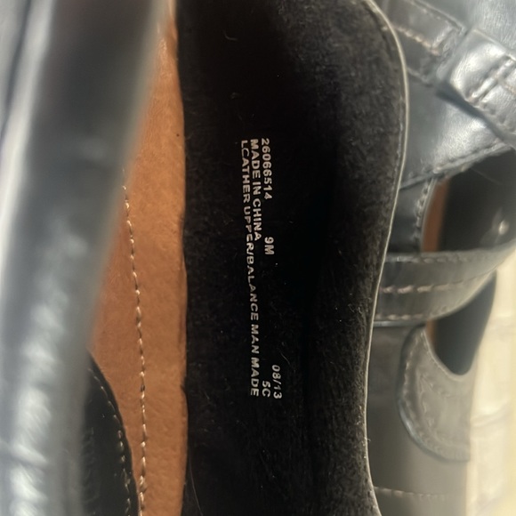 Clark’s flats - Picture 5 of 6